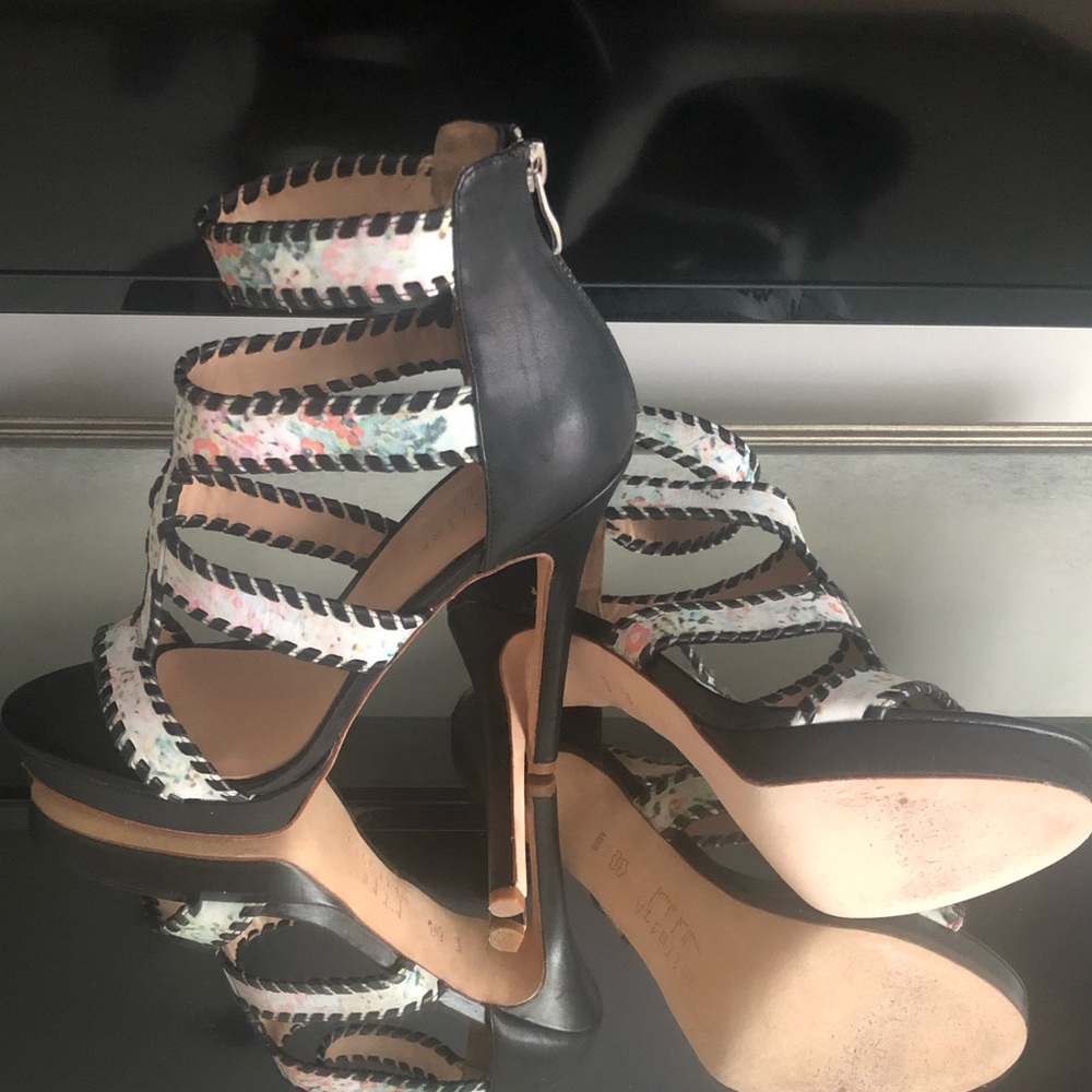 Nicole Miller Artelier Heels - Picture 4 of 4